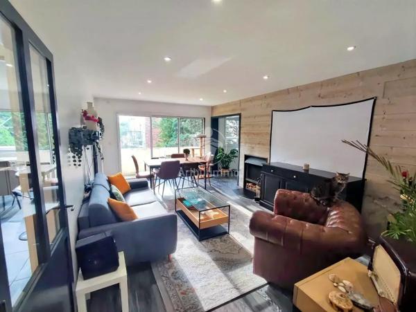 Location                                                      Appartement
                        
                     4 pièces                      80 m2                     à Mont-Saint-Aignan