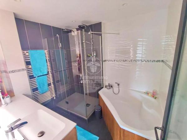 Location                                                      Appartement
                        
                     4 pièces                      80 m2                     à Mont-Saint-Aignan