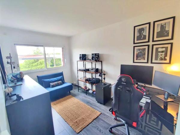 Location                                                      Appartement
                        
                     4 pièces                      80 m2                     à Mont-Saint-Aignan
