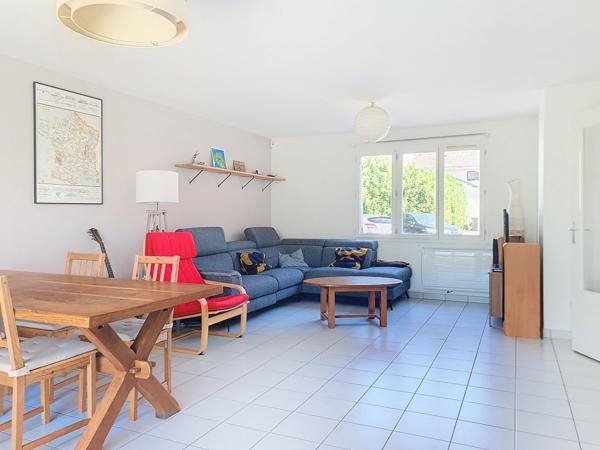 À vendre - Maison mitoyenne 1 côté, 5 pièces située à Charvieu-Chavagneux (38230)