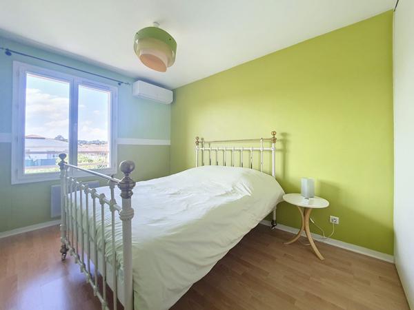 À vendre - Maison mitoyenne 1 côté, 5 pièces située à Charvieu-Chavagneux (38230)