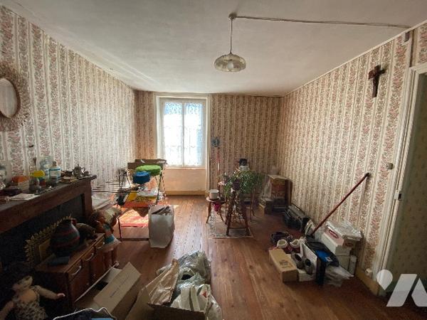 LE MOLAY LITTRY A VENDRE CENTRE BOURG BELLE MAISON 129 M2 AVEC DEPENDANCES