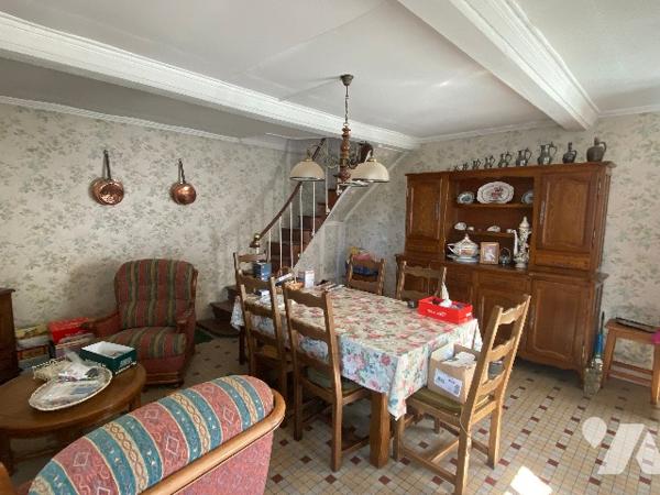 LE MOLAY LITTRY A VENDRE CENTRE BOURG BELLE MAISON 129 M2 AVEC DEPENDANCES