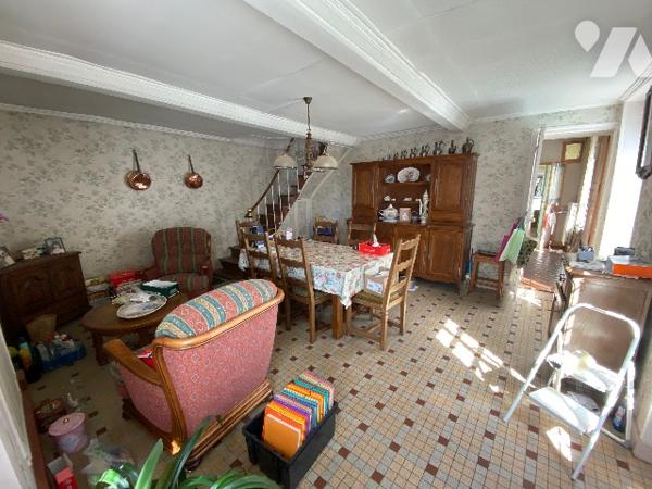 LE MOLAY LITTRY A VENDRE CENTRE BOURG BELLE MAISON 129 M2 AVEC DEPENDANCES