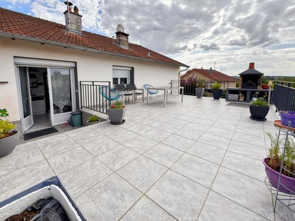 SOUS OFFRE D'ACHAT ACCEPTEE  /  Maison à vendre 3 pièces MARCIGNY (71)  / 74m² - 2 chambres - piscine - terrasse - dépendances - terrain 637m²