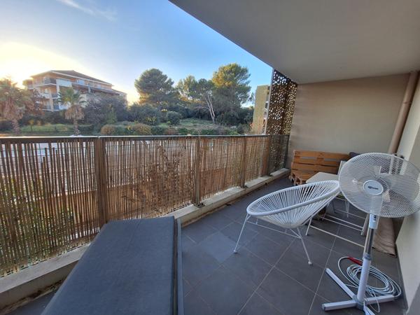 La Duranne - Résidence avec piscine appartement T2 de 36 m2 avec terrasse