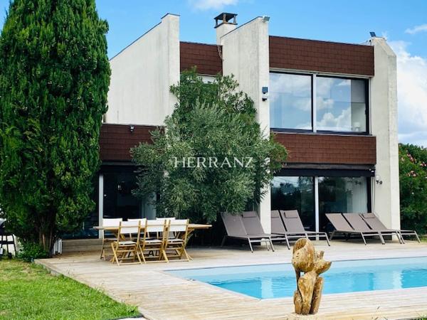 Maison familiale avec 4 suites parentales, piscine et environnement calme. Détails des diagnostics énergétiques