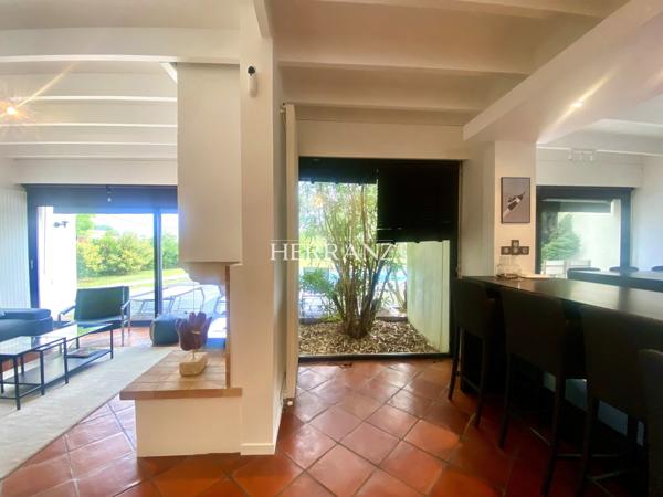 Maison familiale avec 4 suites parentales, piscine et environnement calme. Détails des diagnostics énergétiques