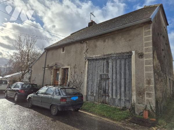 HEUILLEY SUR SAONE, maison de village indépendante de 75 m² environ avec terrain attenant.