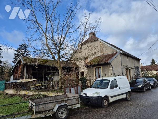 HEUILLEY SUR SAONE, maison de village indépendante de 75 m² environ avec terrain attenant.