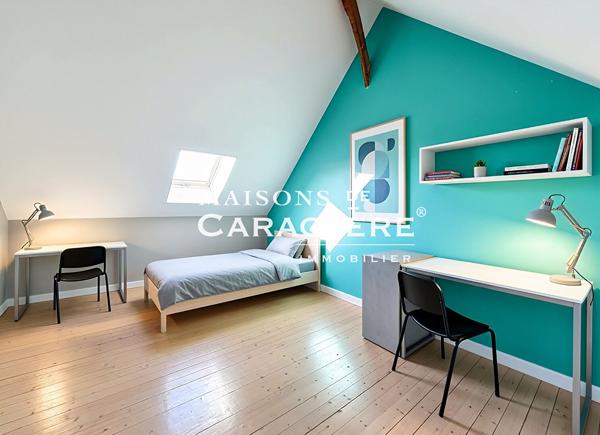 Vaste Maison Ancienne de 236m2 + dépendance aménagée de 25m2 Plein coeur de village