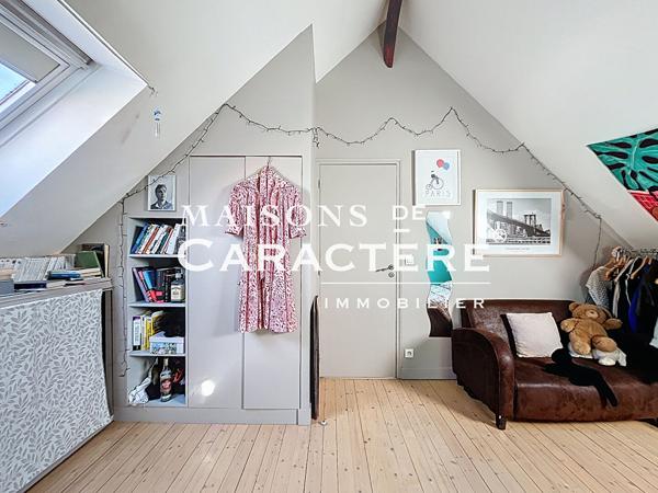 Vaste Maison Ancienne de 236m2 + dépendance aménagée de 25m2 Plein coeur de village