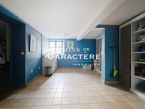 Vaste Maison Ancienne de 236m2 + dépendance aménagée de 25m2 Plein coeur de village