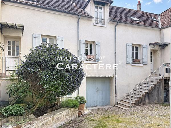 Vaste Maison Ancienne de 236m2 + dépendance aménagée de 25m2 Plein coeur de village