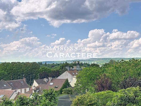 Vaste Maison Ancienne de 236m2 + dépendance aménagée de 25m2 Plein coeur de village