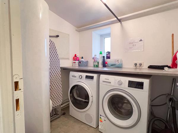 Angers centre - place du Lycee, au calme. Appartement 6 pièces de 104 m2 spécial rentabilité investisseurs !