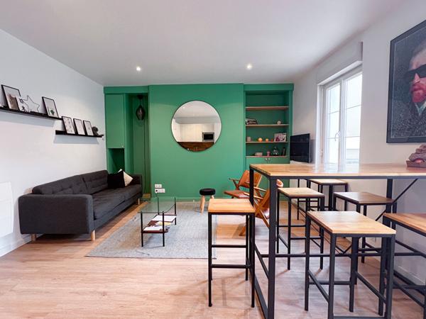 Angers centre - place du Lycee, au calme. Appartement 6 pièces de 104 m2 spécial rentabilité investisseurs !