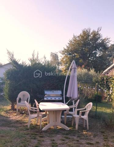 A vendre 5 min Damazan, au cœur de la Nouvelle Aquitaine, proche toutes commodités et sortie péage autoroute, Maison pierre de plain-pied.
En osmose avec son hameau, venez profiter de cette maison idéalement située à 2 min du canal. 
Ce bien vous surprend autant par son potentiel intérieur que extérieur. 
Vous pouvez profiter :
- de prestations très appréciées comme : doubles vitrages, toiture refaite récemment...
- de l'espace : séjour, cuisine, chambre, salle de bain, WC, terrain clos, combles aménageables...
L'opportunité qu'offre ce lieu unique vous invite à réaliser le logis de vos rêves dès à présent.
Idéal primo accédant ou investisseur ;)