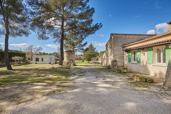 Maison Saint Cannat 4 pièces 125 m2 + dépendance 47m² + piscine