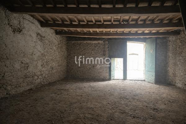 Donnez vie à 140 m² au cœur du village de Talairan