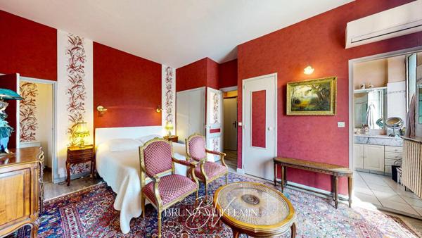 ENSEMBLE IMMOBILIER AU PIED DE LA CITE DE CARCASSONNE