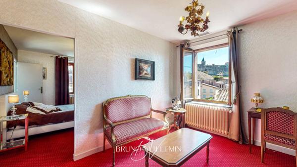 ENSEMBLE IMMOBILIER AU PIED DE LA CITE DE CARCASSONNE