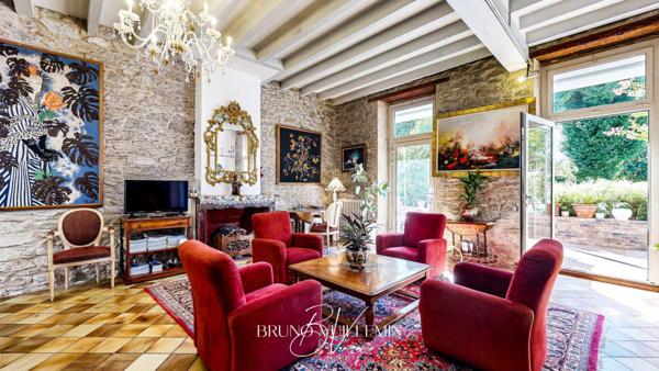 ENSEMBLE IMMOBILIER AU PIED DE LA CITE DE CARCASSONNE