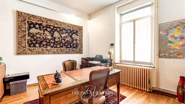 ENSEMBLE IMMOBILIER AU PIED DE LA CITE DE CARCASSONNE