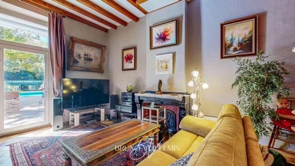 ENSEMBLE IMMOBILIER AU PIED DE LA CITE DE CARCASSONNE