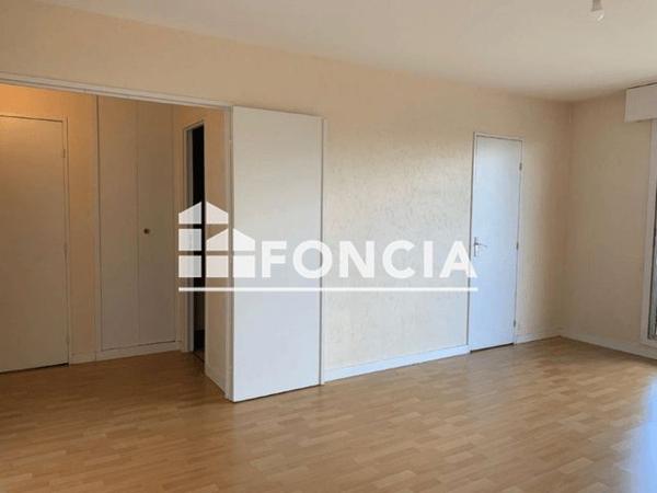 Location Studio 33.21 m² - 45 RUE CHABAUD Reims 51100