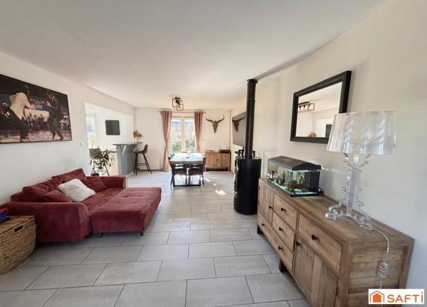 Maison 88 m² avec jardin, garage et parking.