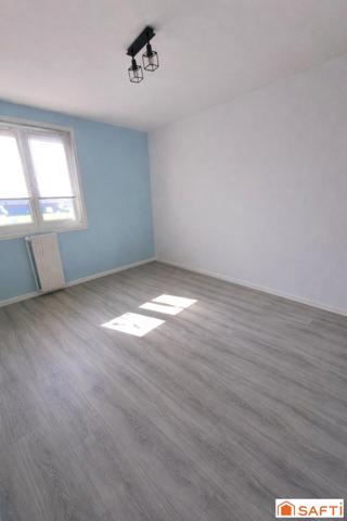 Maison 88 m² avec jardin, garage et parking.