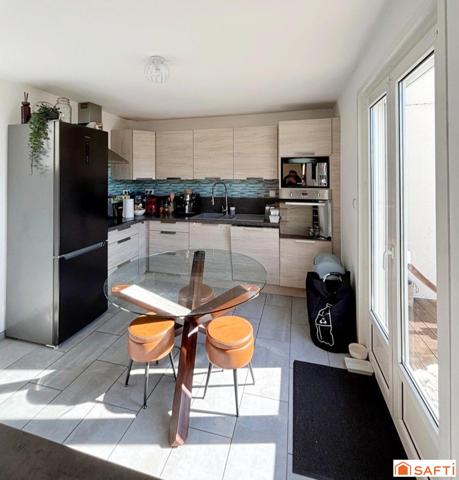 Maison 88 m² avec jardin, garage et parking.