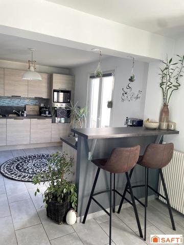 Maison 88 m² avec jardin, garage et parking.