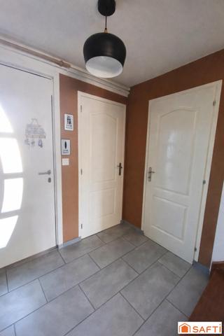 Maison 88 m² avec jardin, garage et parking.