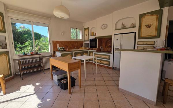 Maison à vendre    8 pièces •  Les Angles