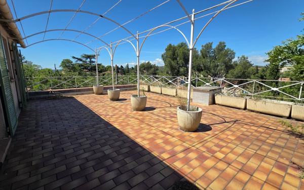 Maison à vendre    8 pièces •  Les Angles