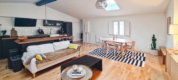 Dpt Gironde (33), à vendre BORDEAUX Chartrons, appartement 3 pièces de 58,78m² Carrez dans immeuble en pierre