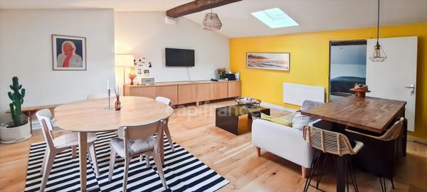 Dpt Gironde (33), à vendre BORDEAUX Chartrons, appartement 3 pièces de 58,78m² Carrez dans immeuble en pierre
