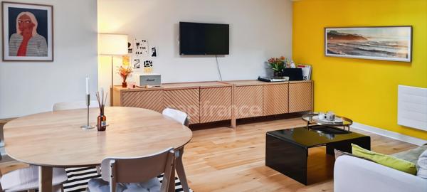 Dpt Gironde (33), à vendre BORDEAUX Chartrons, appartement 3 pièces de 58,78m² Carrez dans immeuble en pierre