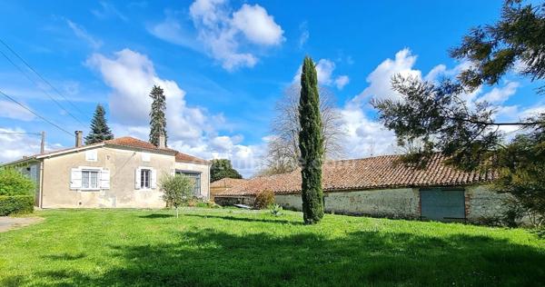 CORPS DE FERME avec DEPENDANCES A PENNE D'AGENAIS (47)