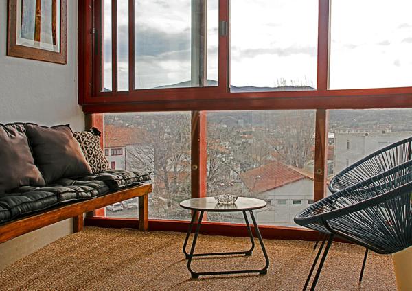 T2 centre ville et vue dégagée sur les montagnes avec cave et parking