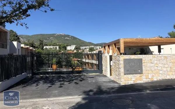 Appartement à louer 4 pièces 86.11m²