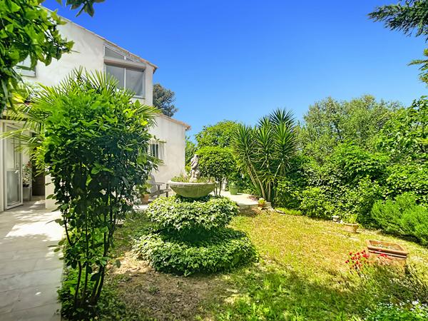Maison à vendre 5 pièces de 118 m2 sur parcelle d'environ 700 m2 avec stationnement Secteur Les Caillols 13011 Marseille