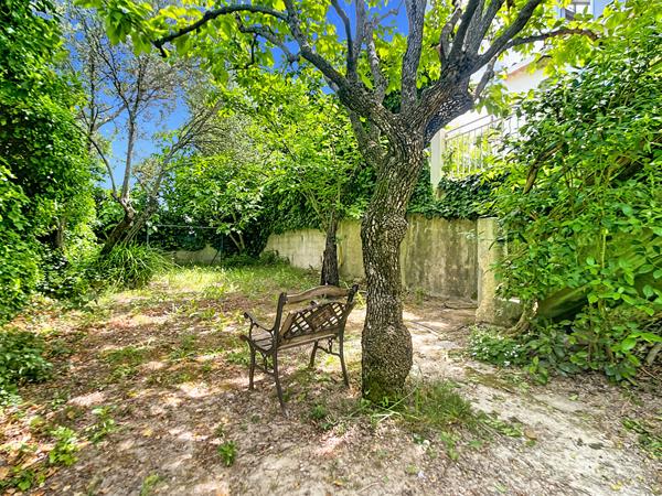 Maison à vendre 5 pièces de 118 m2 sur parcelle d'environ 700 m2 avec stationnement Secteur Les Caillols 13011 Marseille