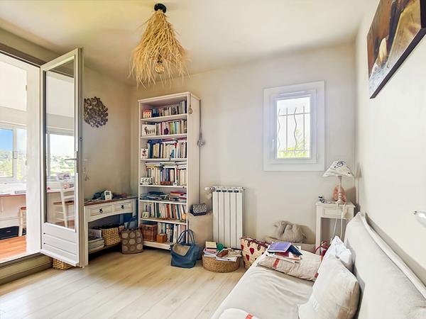 Maison à vendre 5 pièces de 118 m2 sur parcelle d'environ 700 m2 avec stationnement Secteur Les Caillols 13011 Marseille