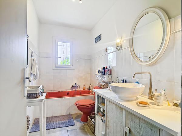 Maison à vendre 5 pièces de 118 m2 sur parcelle d'environ 700 m2 avec stationnement Secteur Les Caillols 13011 Marseille