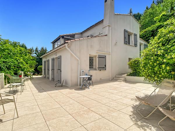 Maison à vendre 5 pièces de 118 m2 sur parcelle d'environ 700 m2 avec stationnement Secteur Les Caillols 13011 Marseille