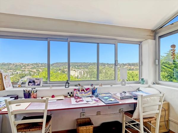 Maison à vendre 5 pièces de 118 m2 sur parcelle d'environ 700 m2 avec stationnement Secteur Les Caillols 13011 Marseille