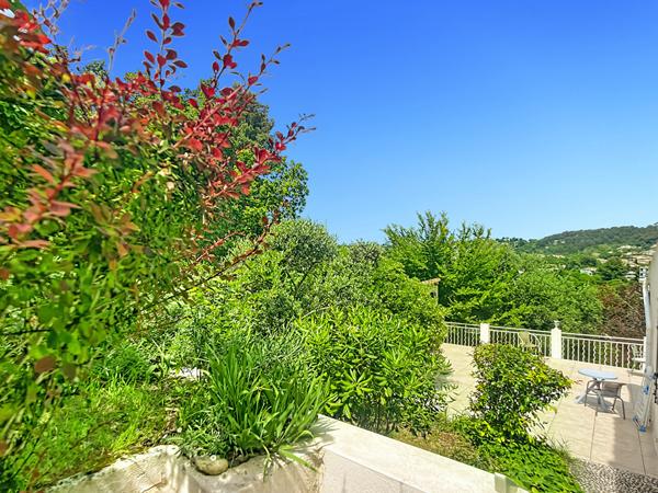 Maison à vendre 5 pièces de 118 m2 sur parcelle d'environ 700 m2 avec stationnement Secteur Les Caillols 13011 Marseille